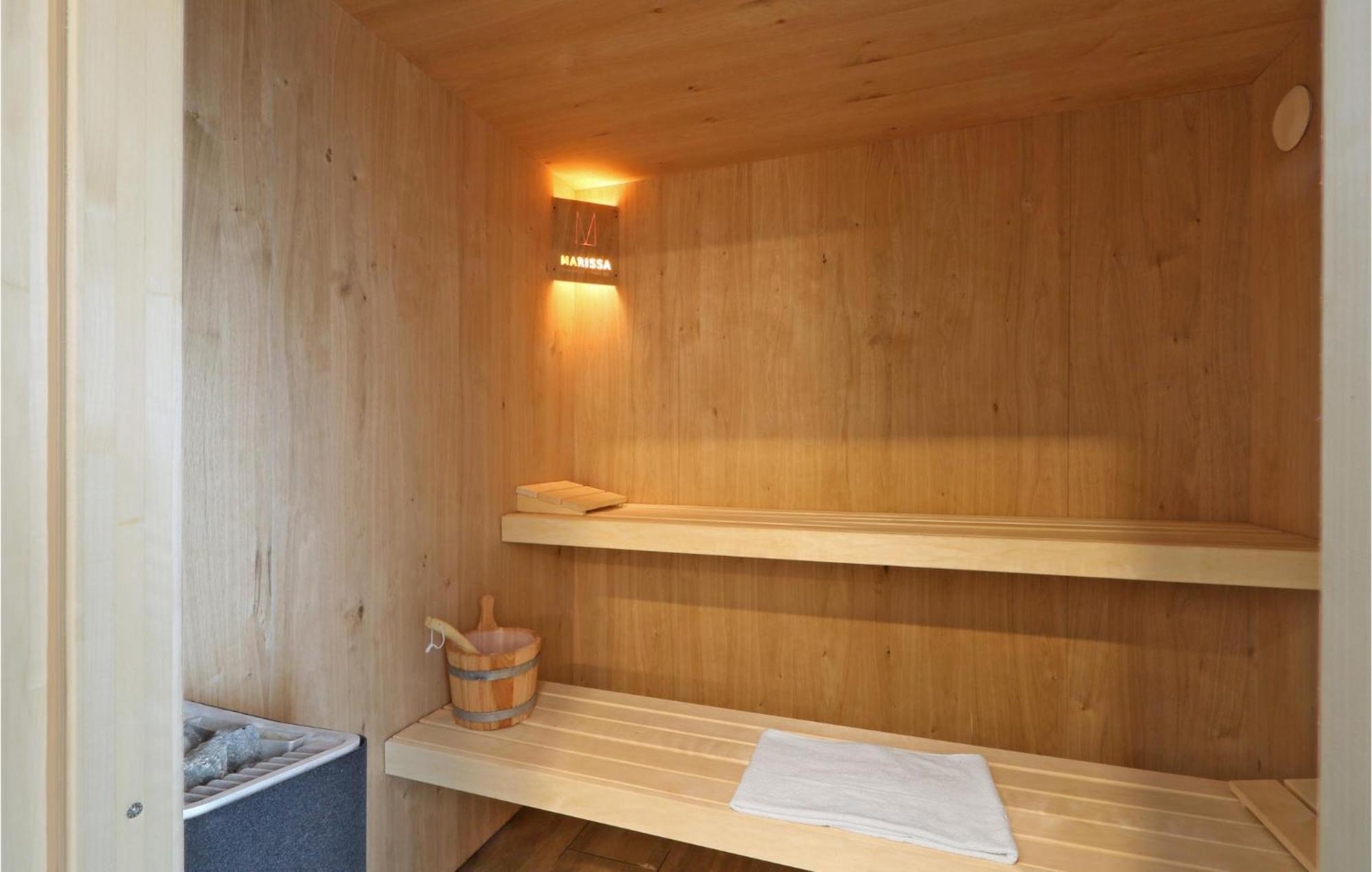 Cozy Home In Lembruch-Duemmer See With Sauna Kültér fotó